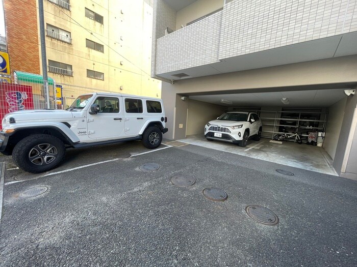 物件外観写真5　(駐車場)