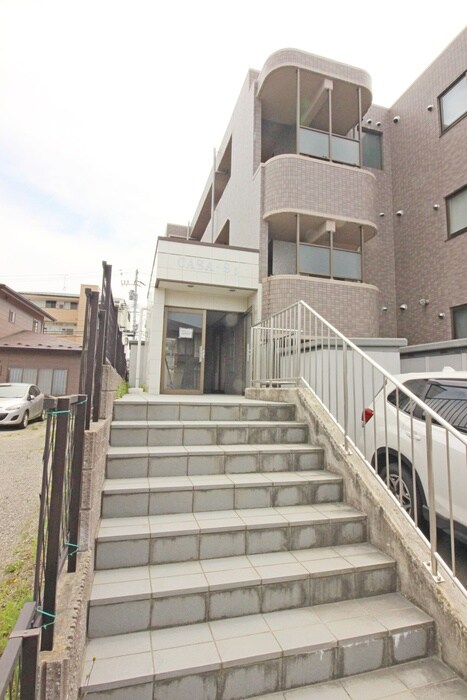 物件外観写真6　(エントランス部分)