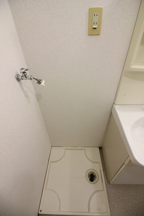 物件内観写真12　(洗濯機置場)