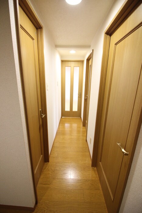 物件内観写真18　(廊下)