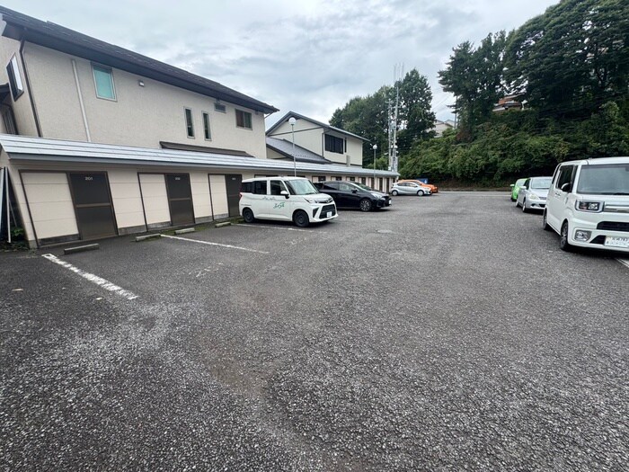 物件外観写真2　(駐車場)