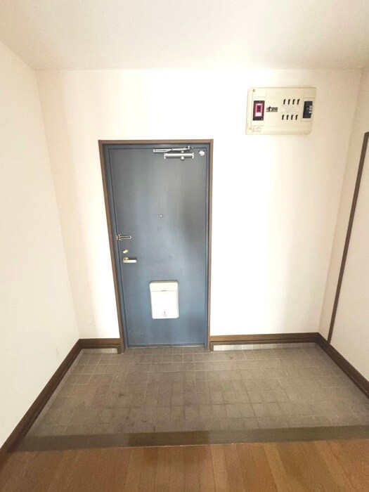物件内観写真18　(玄関)