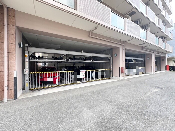 物件外観写真4　(駐車場)