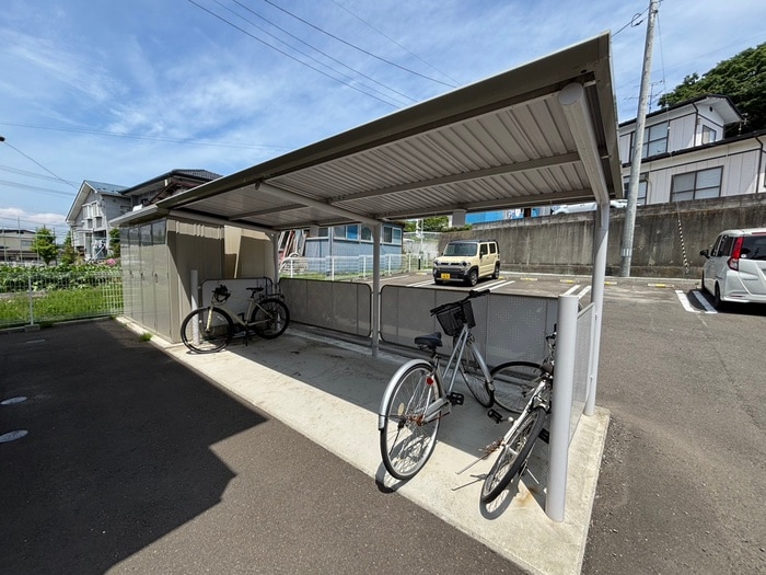 物件外観写真4　(駐輪場)