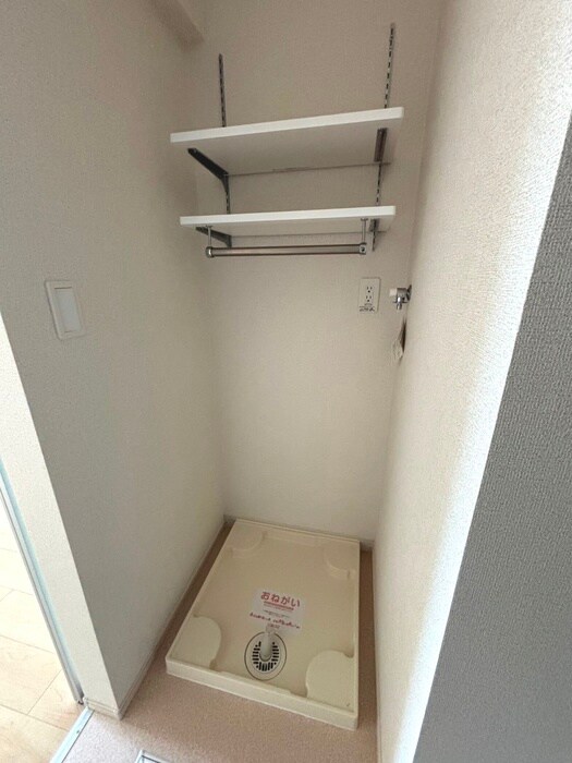 物件内観写真13　(洗濯機置場)
