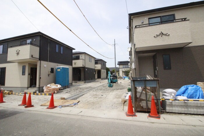 物件外観写真2　(建築中)