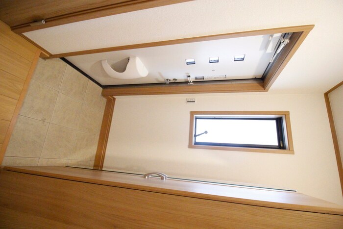 物件内観写真8　(玄関)