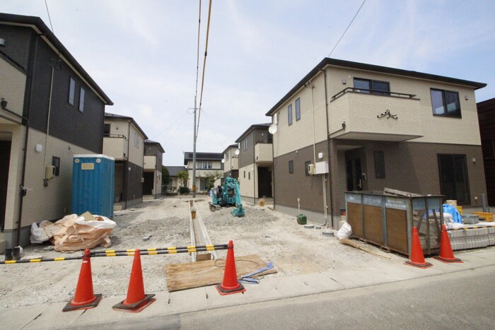 物件外観写真4　(建築中)