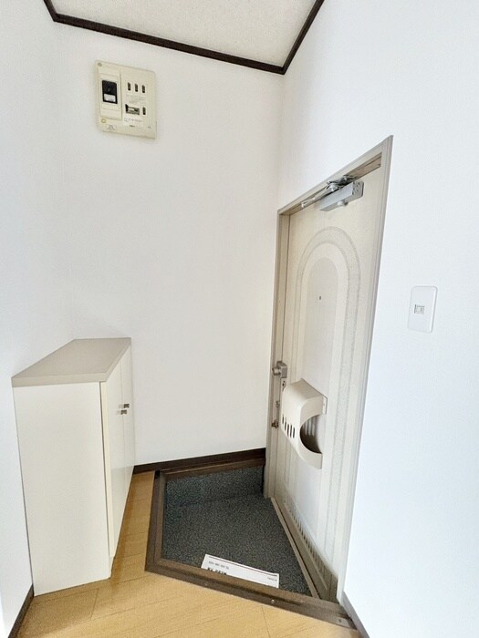 物件内観写真16　(玄関)