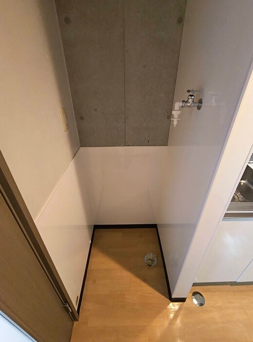 物件内観写真11　(洗濯機置場)
