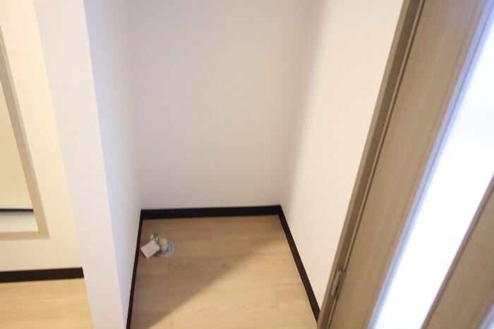 物件内観写真16　(洗濯機置場)