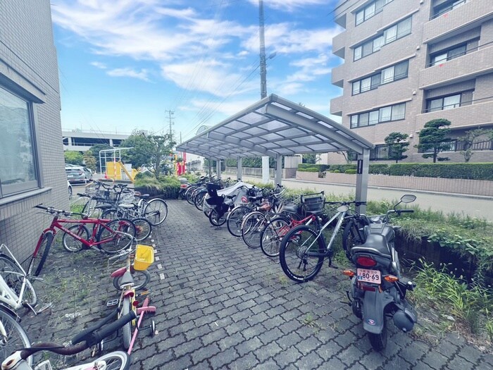 物件外観写真4　(エントランス部分)