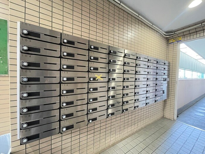 物件外観写真4　(エントランス部分)