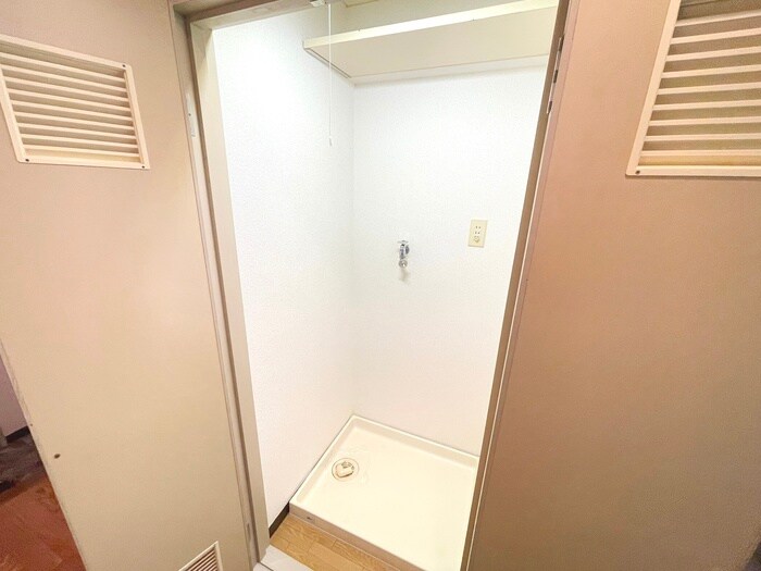 物件内観写真14　(洗濯機置場)