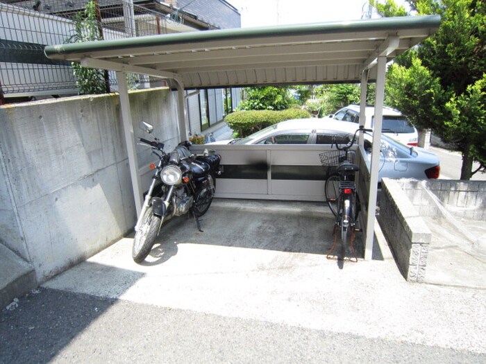 物件外観写真4　(駐輪場)