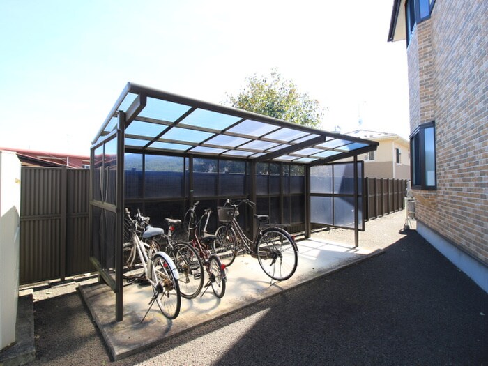 物件外観写真4　(駐輪場)