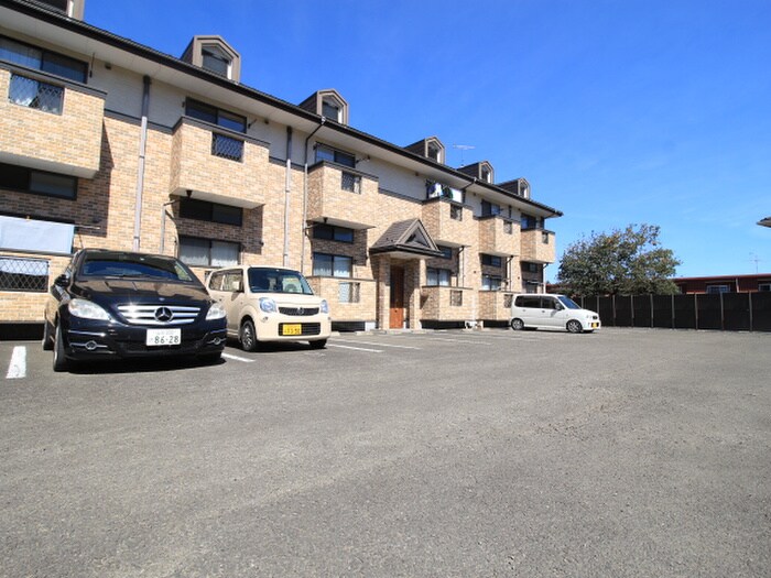 物件外観写真5　(駐車場)