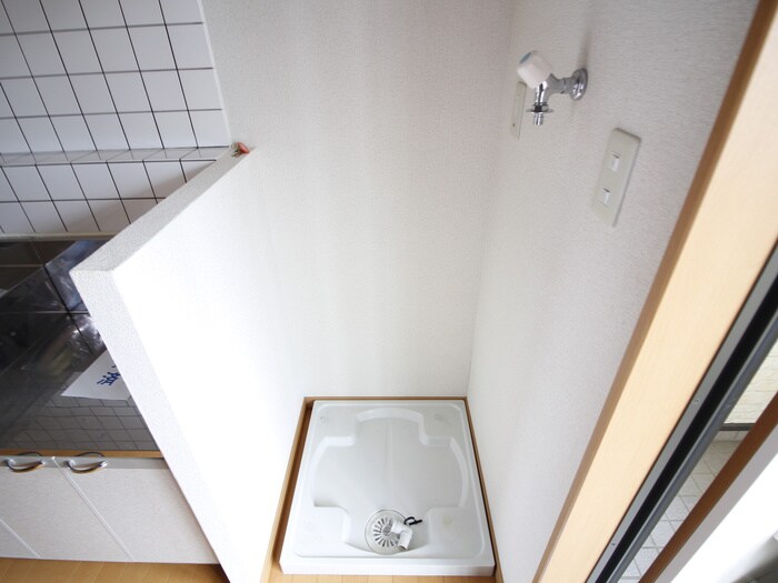 物件内観写真17　(洗濯機置場)