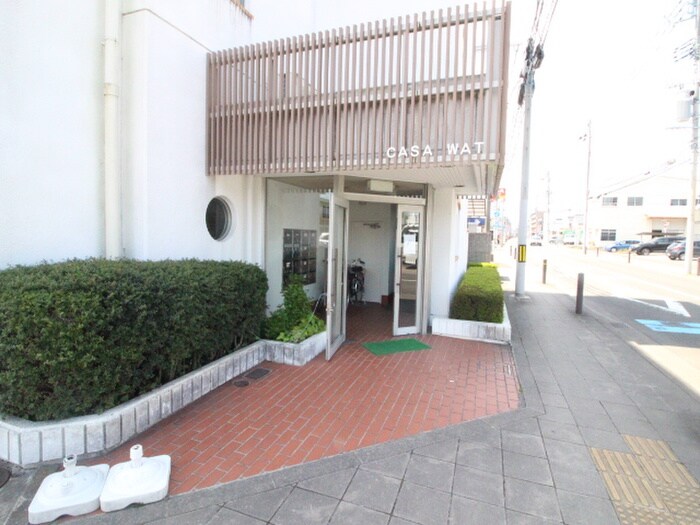 物件外観写真2　(エントランス部分)