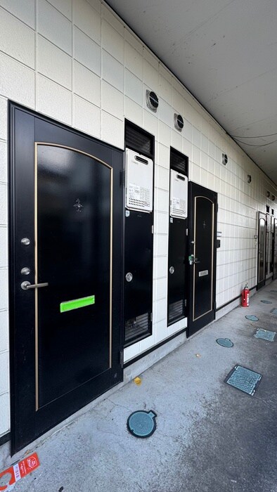 物件外観写真4　(エントランス部分)