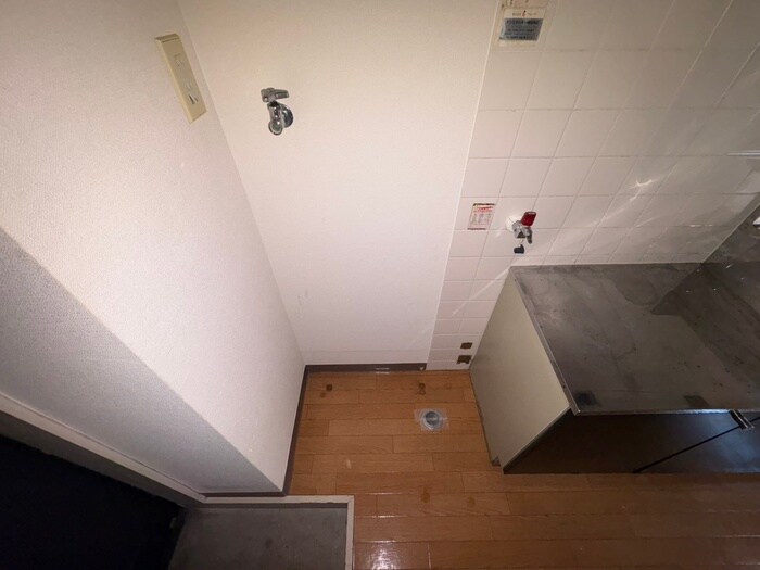 物件内観写真16　(洗濯機置場)