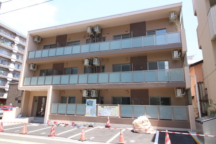 物件外観写真4　(エントランス部分)