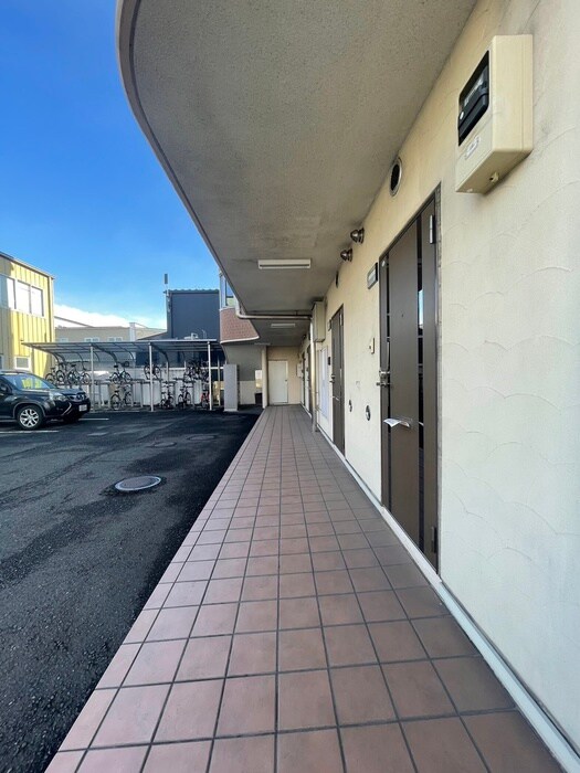 物件外観写真6　(エントランス部分)