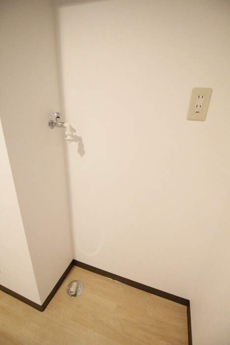 物件内観写真12　(洗濯機置場)