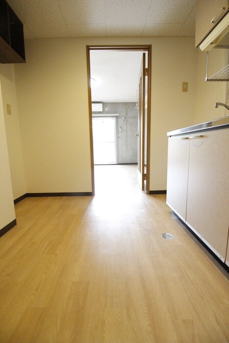 物件内観写真16　(廊下)