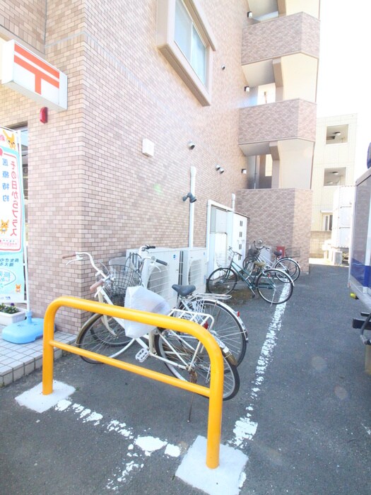 物件外観写真4　(駐輪場)