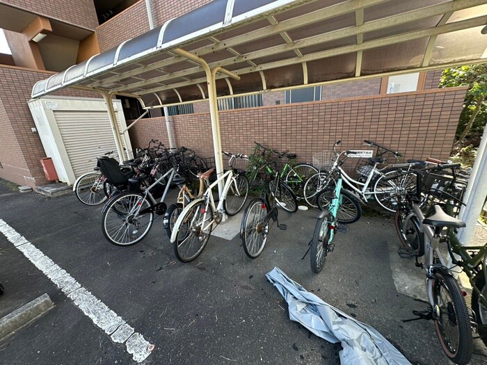 物件外観写真5　(駐輪場)