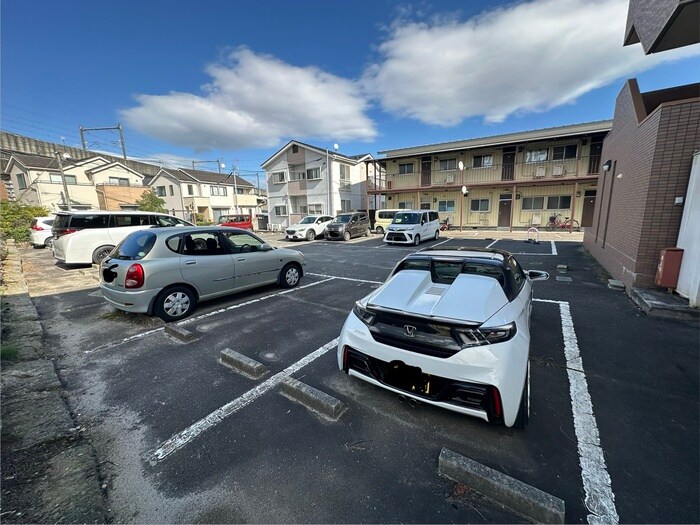 物件外観写真6　(駐車場)