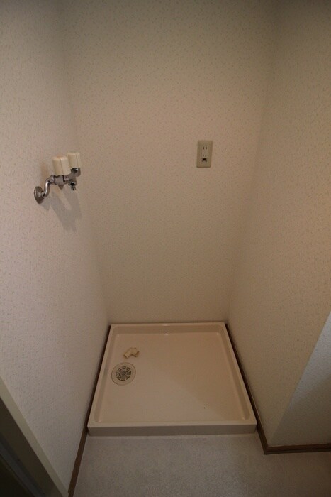 物件内観写真15　(洗濯機置場)