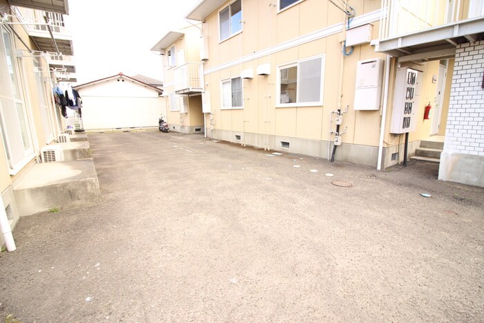 物件外観写真4　(駐車場)