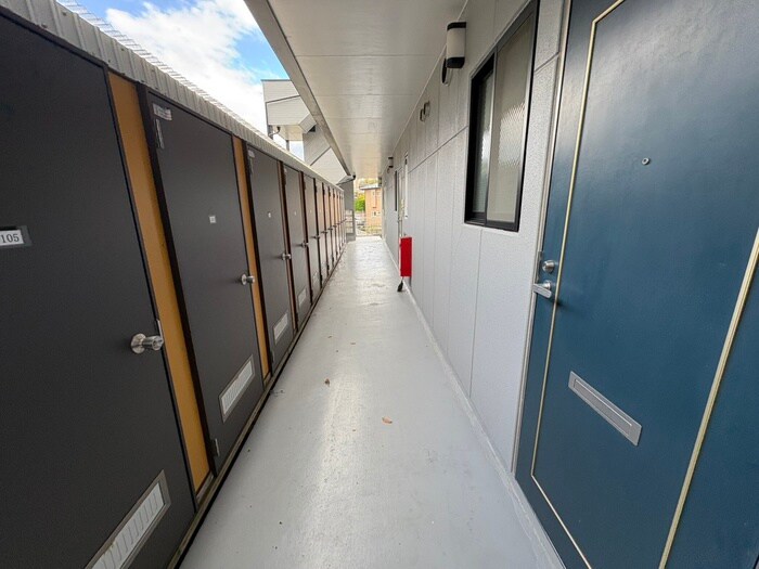 物件外観写真5　(エントランス部分)