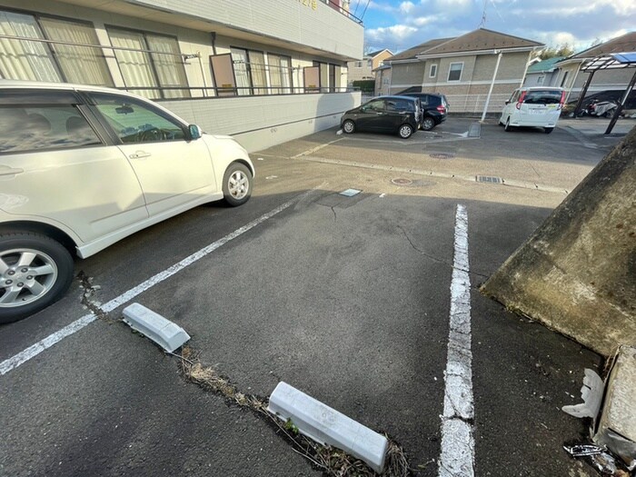物件外観写真6　(駐車場)