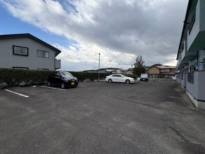 物件外観写真5　(駐車場)