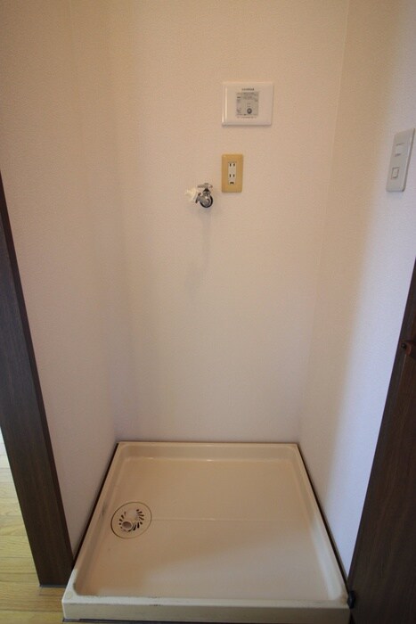 物件内観写真14　(洗濯機置場)