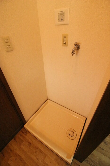 物件内観写真15　(洗濯機置場)