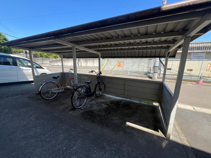 物件外観写真5　(駐輪場)