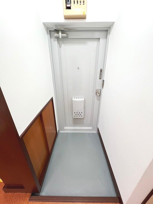 物件内観写真16　(玄関)