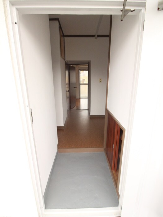 物件内観写真16　(玄関)