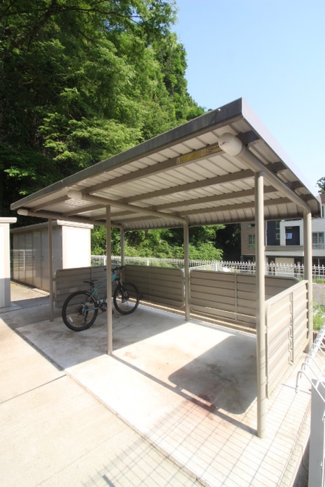 物件外観写真5　(駐輪場)