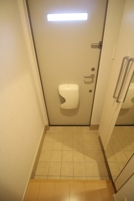 物件内観写真11　(玄関)
