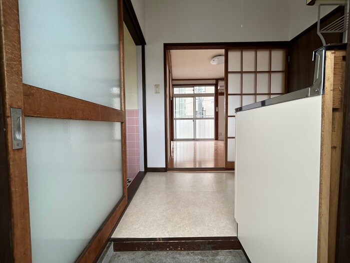 物件内観写真16　(玄関)