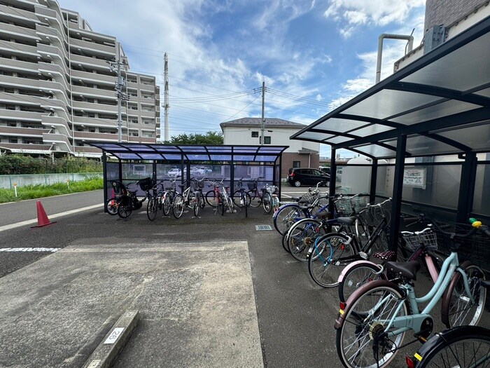 物件外観写真2　(駐輪場)