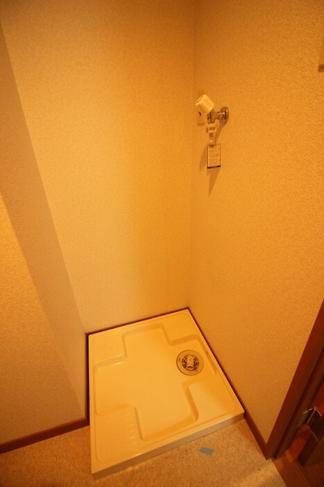 物件内観写真16　(洗濯機置場)