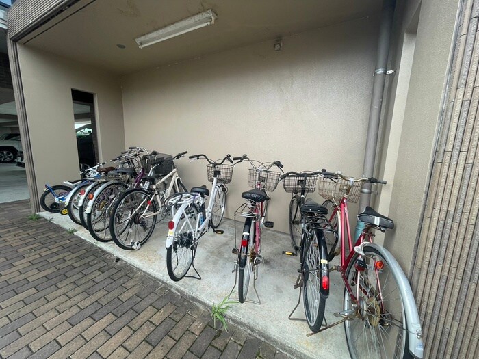 物件外観写真6　(駐輪場)