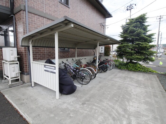 物件外観写真3　(駐輪場)