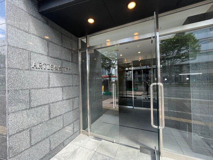 物件外観写真3　(エントランス部分)